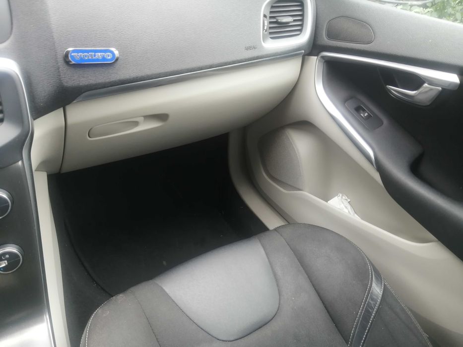 Vând Volvo v40 1.6 Diesel