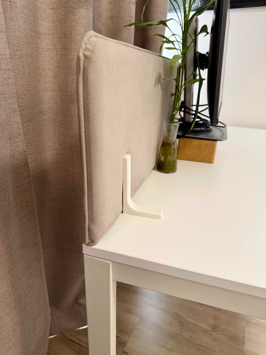 Бюро / маса Vihals от IKEA с борд/панел от iScreen.design