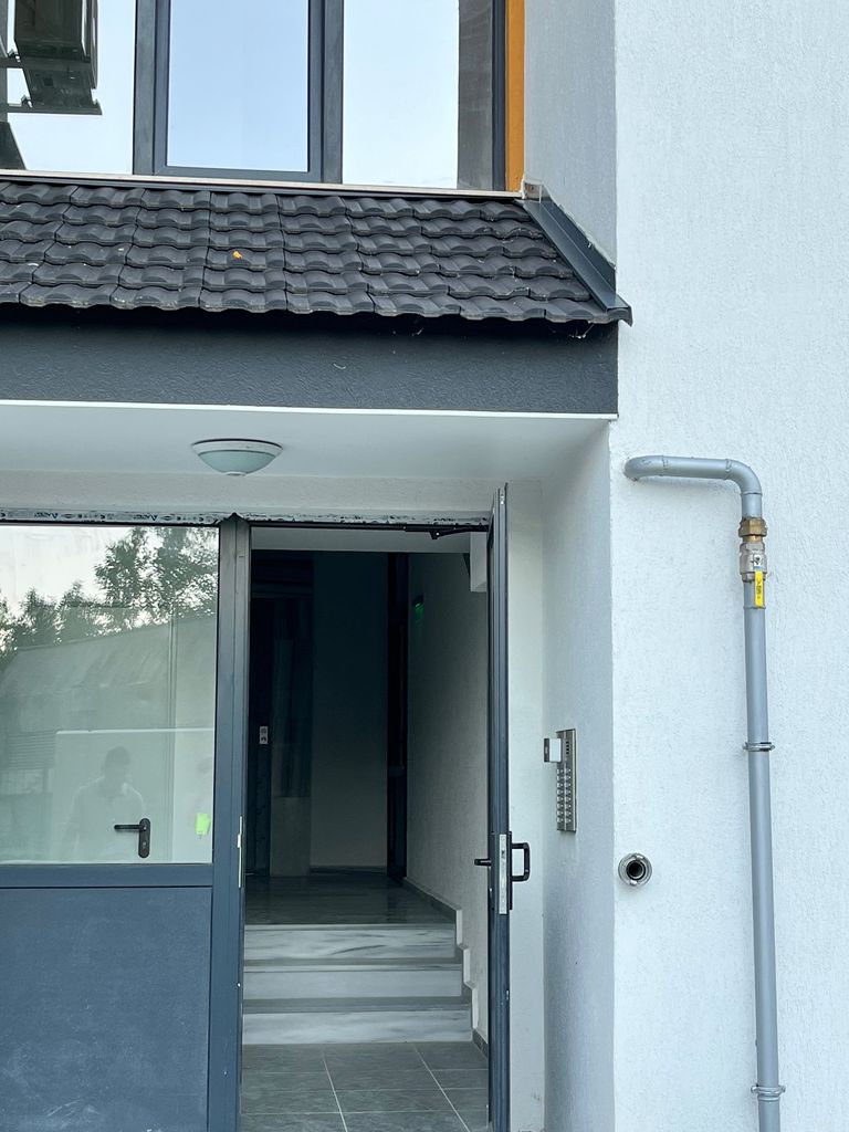 Продава се Двустаен апартамент в Търговище, Изток 1 - 52 кв.м за 1471 €/кв.м - Снимка #3