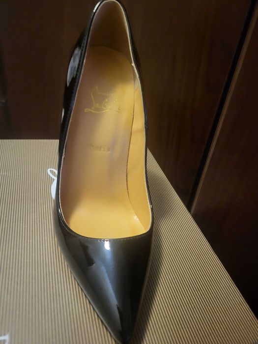Pantofi noi d abia achizitionati,Christian Louboutin ,negri,nr 38