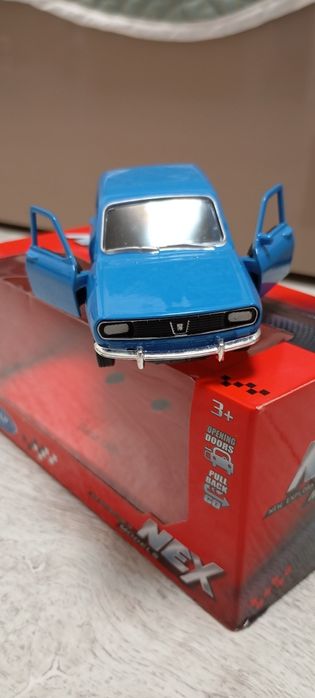 Vând macheta Dacia 1300 NOUA!