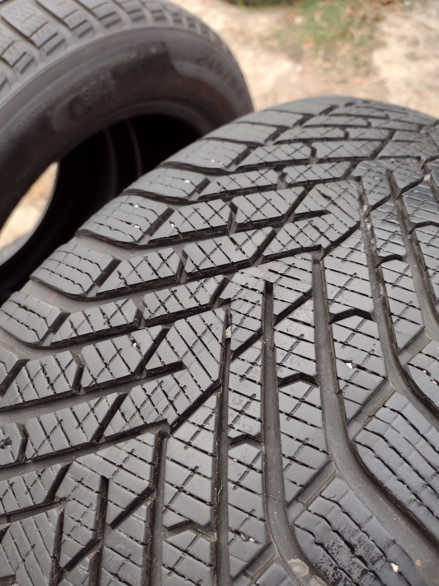 Топ състояние 2бр.205/65/17 Pirelli WC2 dot2723 BMW