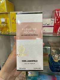 Fleur de pecher Karl Lagerfeld