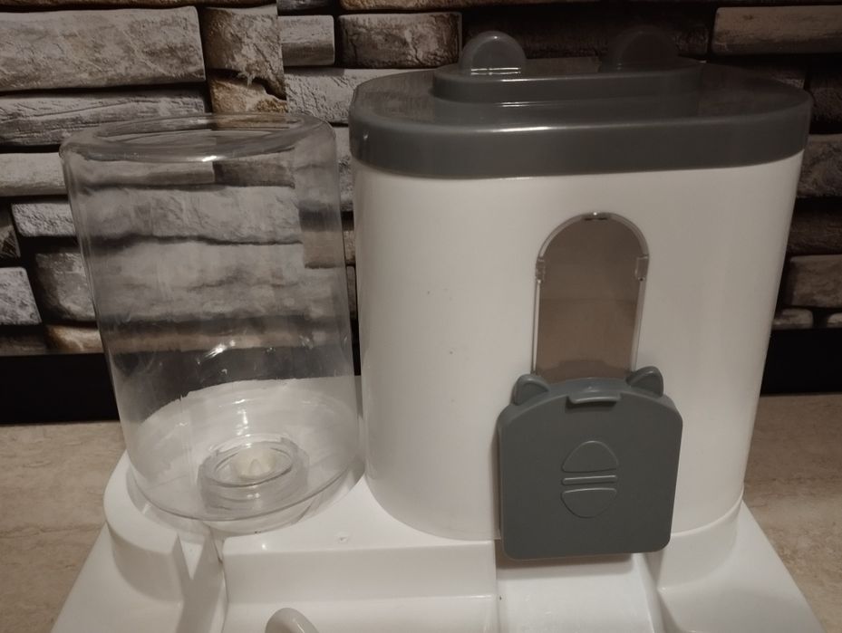 Dozator de apa si hrana pisici