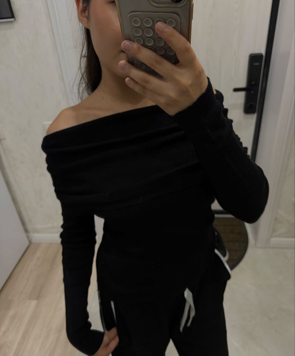 Кофточка с открытими плечами