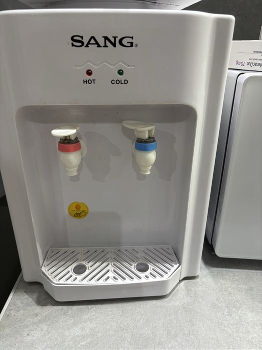 Диспенсър за вода Sang
