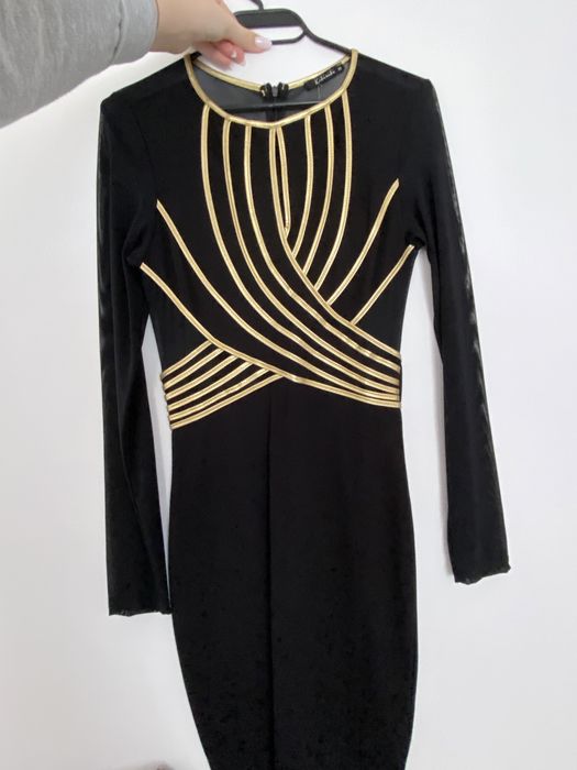 Rochie neagră cu detalii