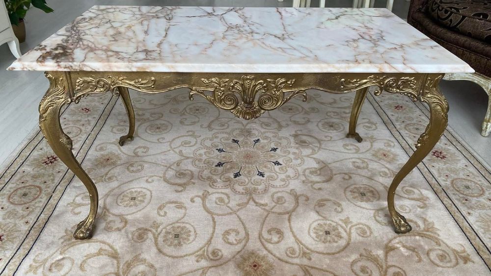 Холна маса от мрамор