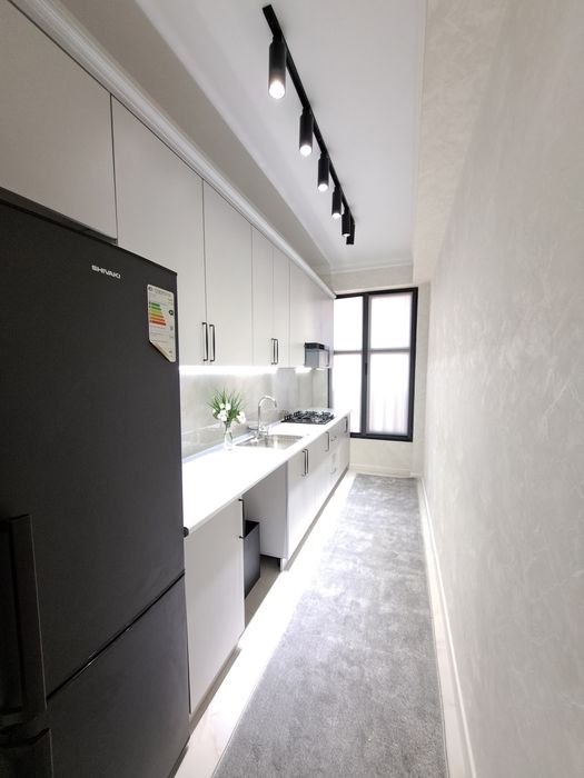 3 xonali kvartira sotiladi