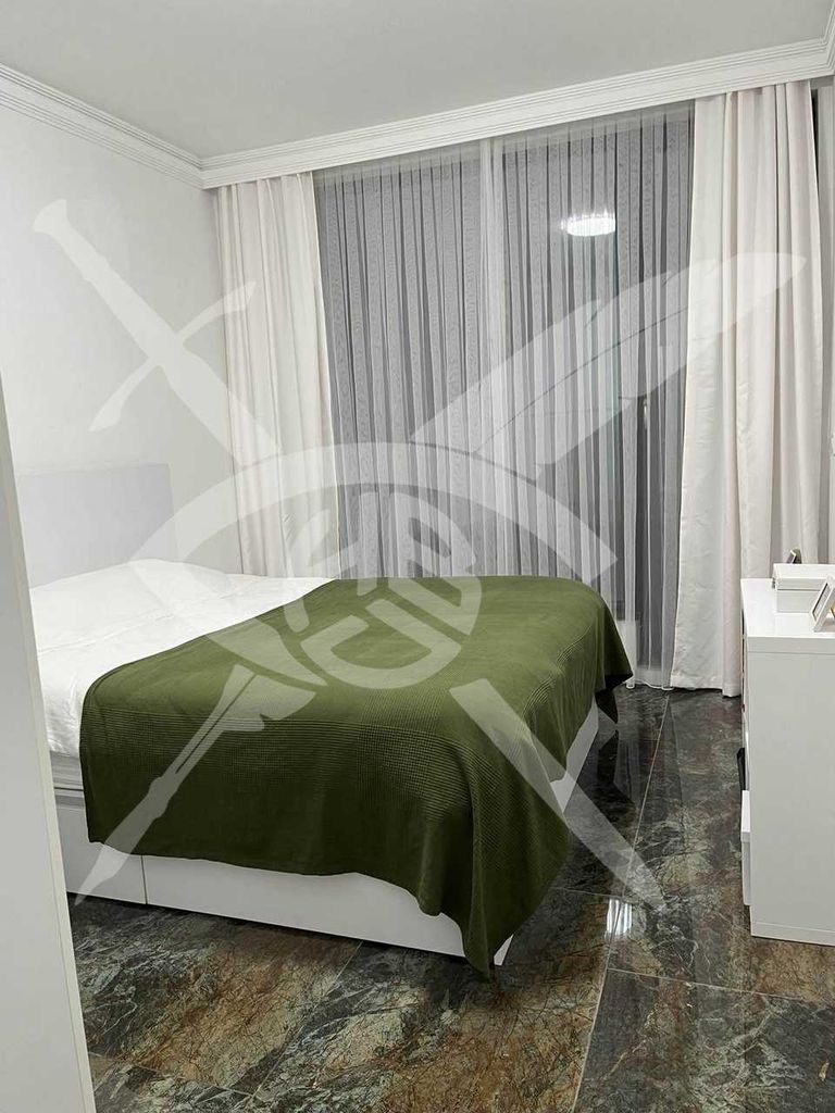 Дава се под наем Тристаен апартамент в Варна, Галата - 122 кв.м за 1100 € - Снимка #3