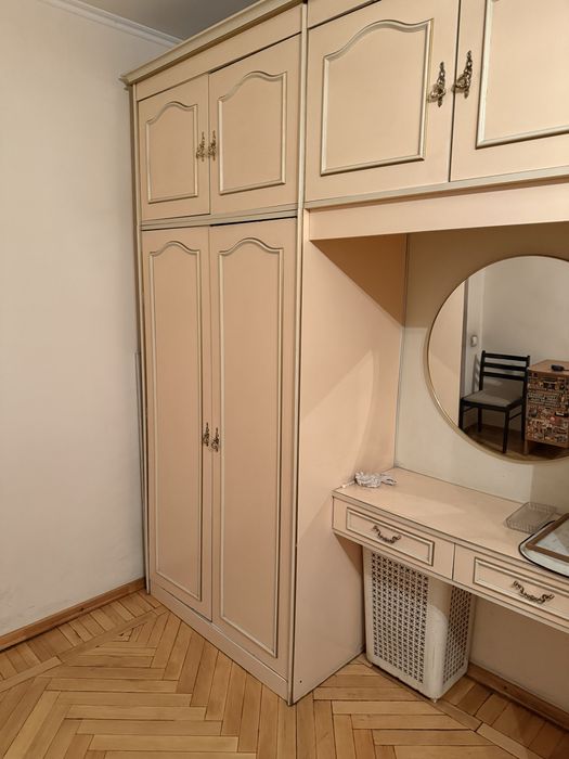 Продается спальня б/у состояние среднее