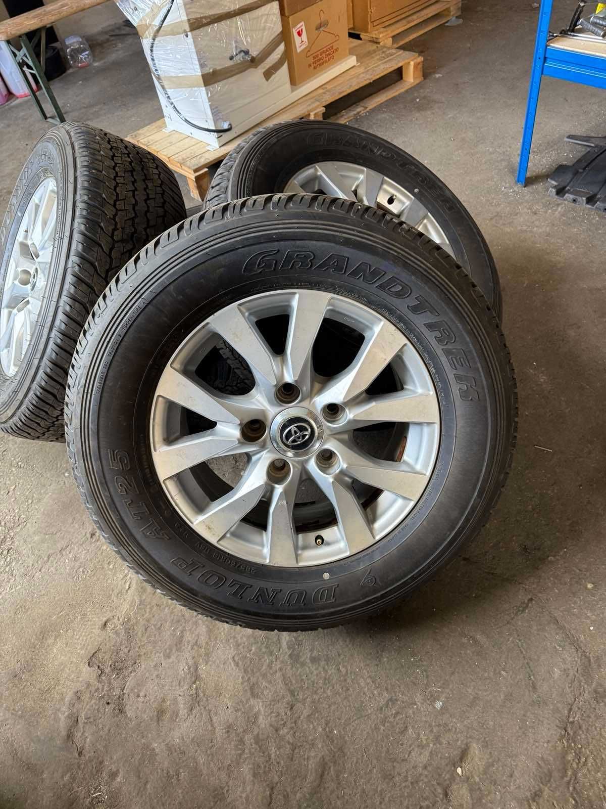 Гуми с джанти Toyota Land Cruiser J200, Hilux, Sequoia