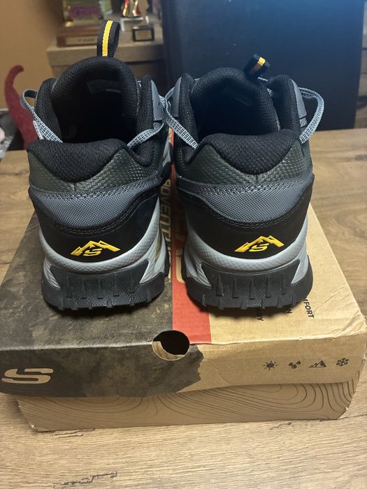 Нови мъжки маратонки SKECHERS, 43 номер