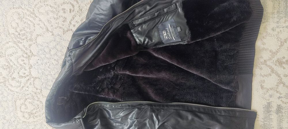 Продам куртку короткую,  новая , размер 56 , ЭКО кожа