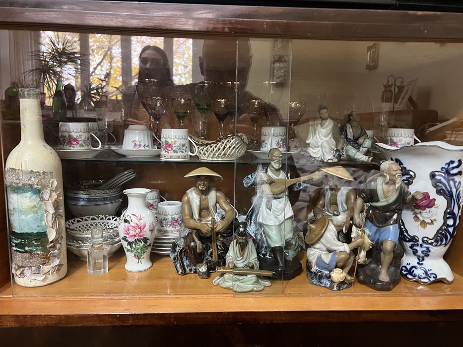 Bibelouri si mobila veche