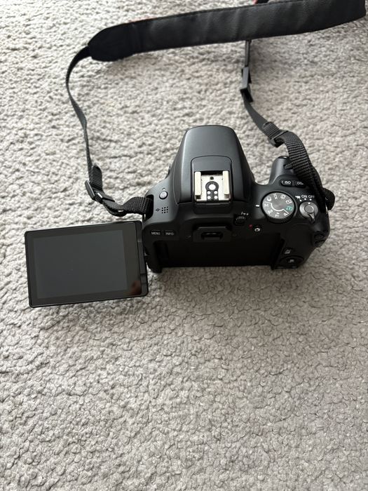 Canon 200D + obiectiv Canon 18-55mm