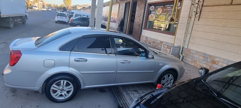 Lacetti 2011 sotiladi