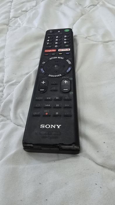 Telecomanda smart TV 4k SONY comanda vocală.