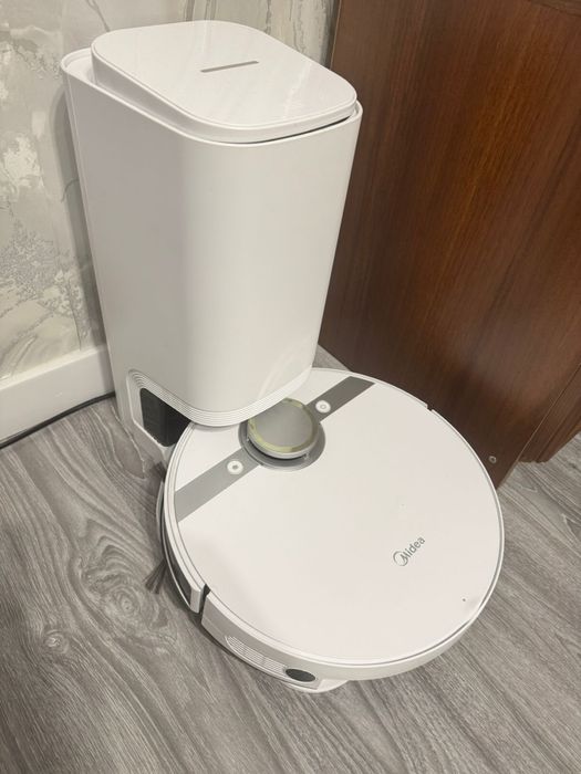 Продам Робот-пылесос Midea S8+ с самоочисткой