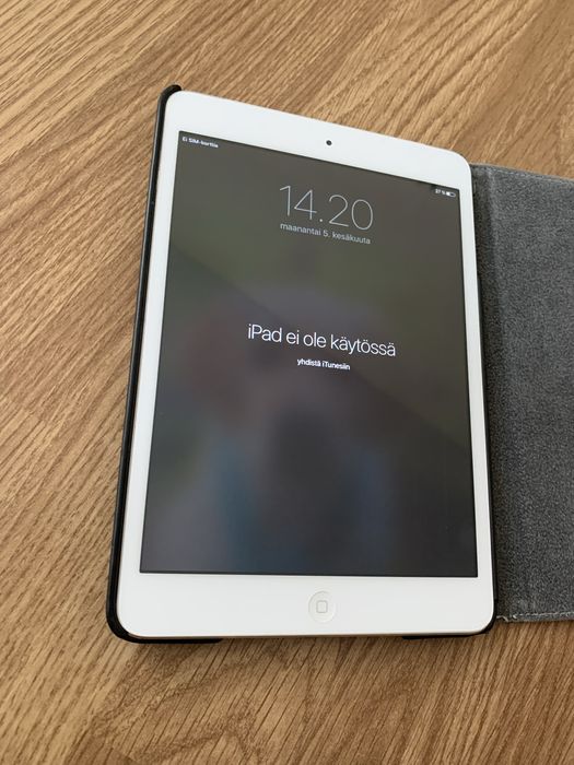 Doua Tablete Apple Mini iPad model A1455-A1432 pentru piese .