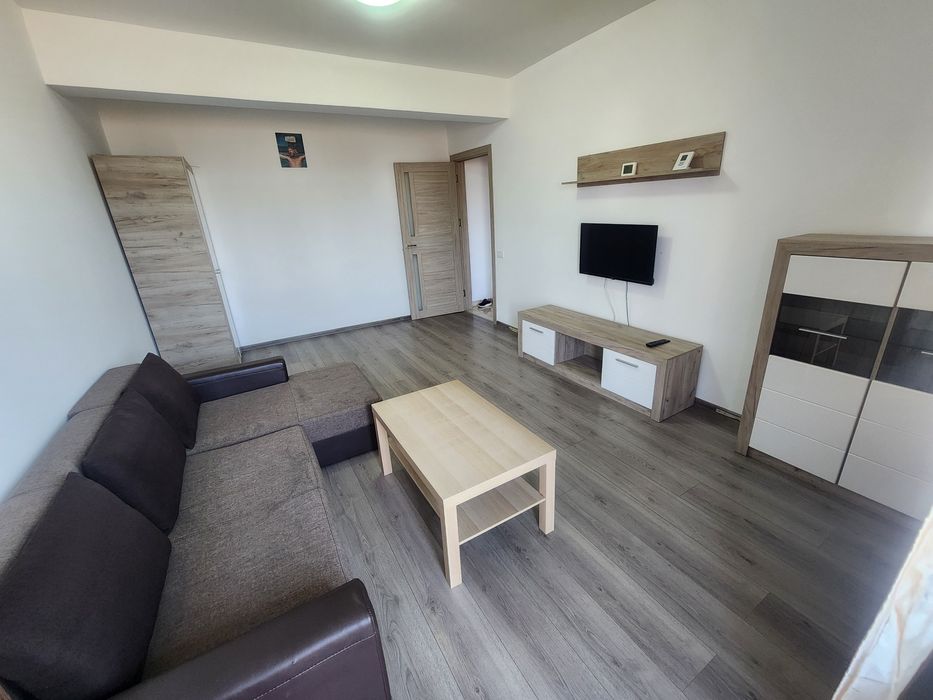 Închiriez apartament
