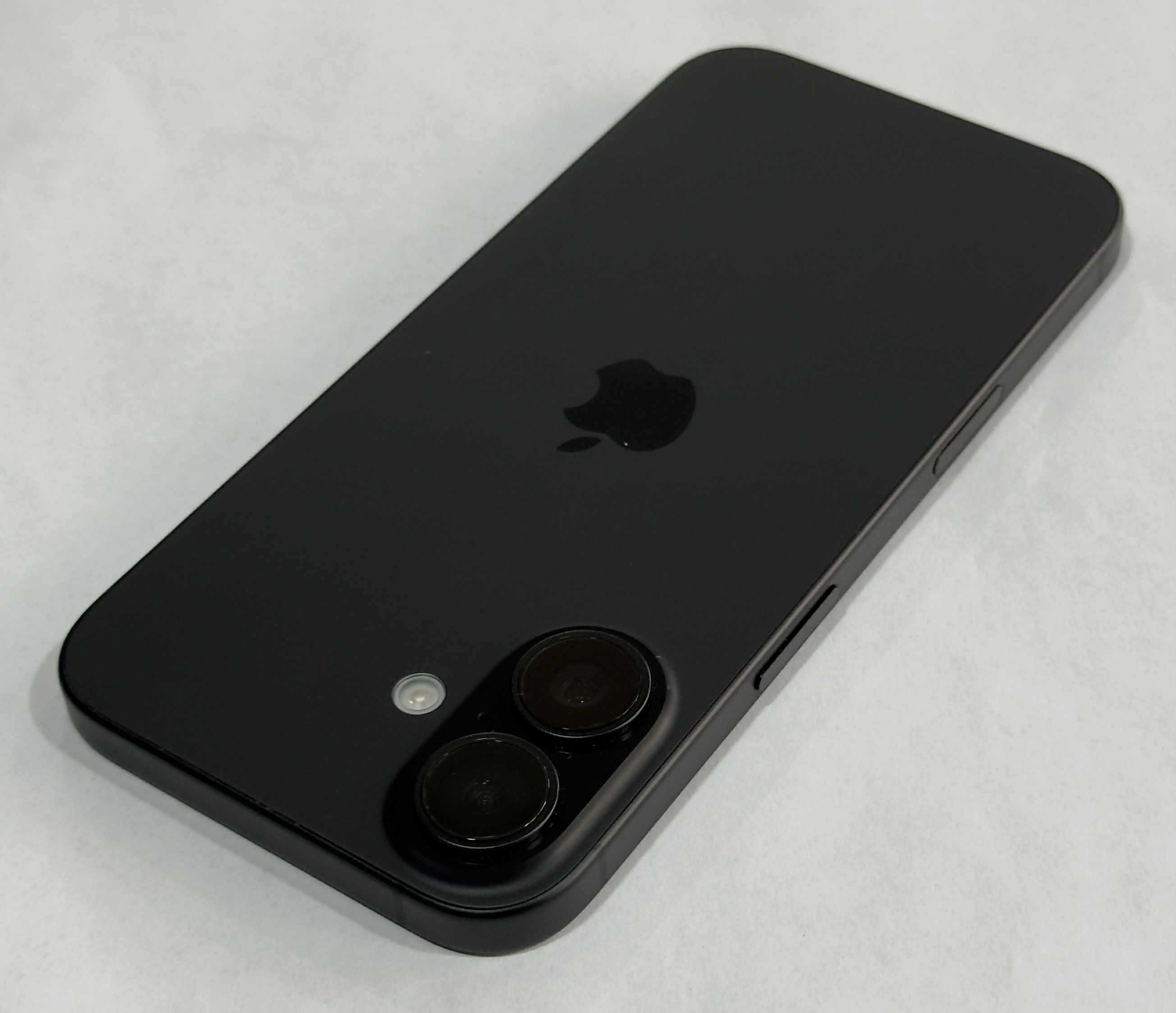 Apple iPhone 16 128GB black 100%battery