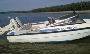 Barca Rio OLE 400 cu motor și peridoc