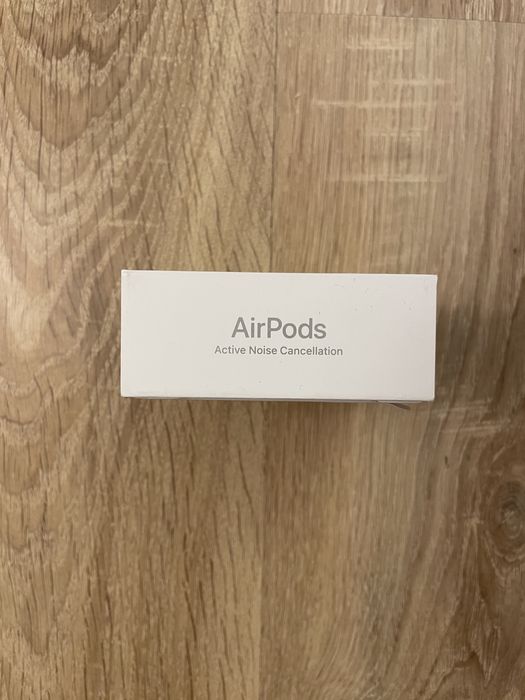 Casti Apple AirPods 4 cu anularea activa a zgomotului