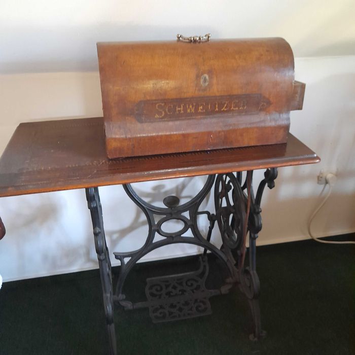 Masina de cusut Singer