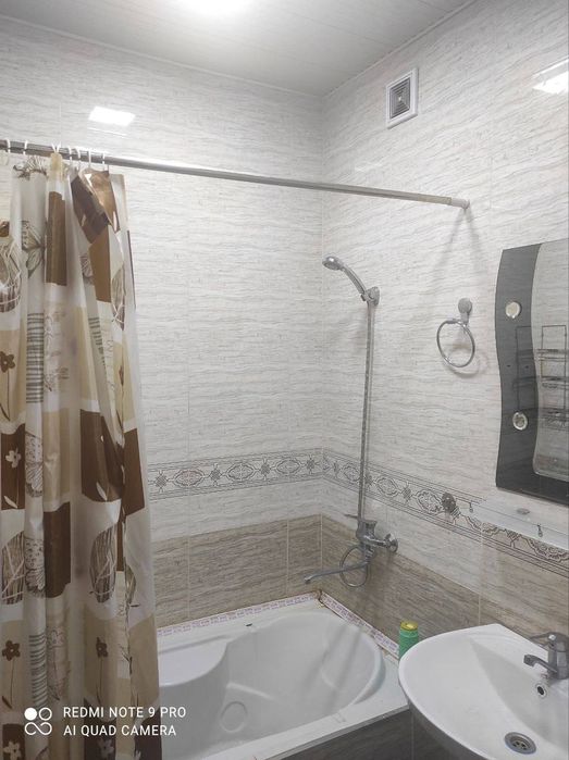 Maksim Gorkiy metrosi yonida