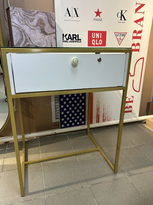 Стеклянная витрина