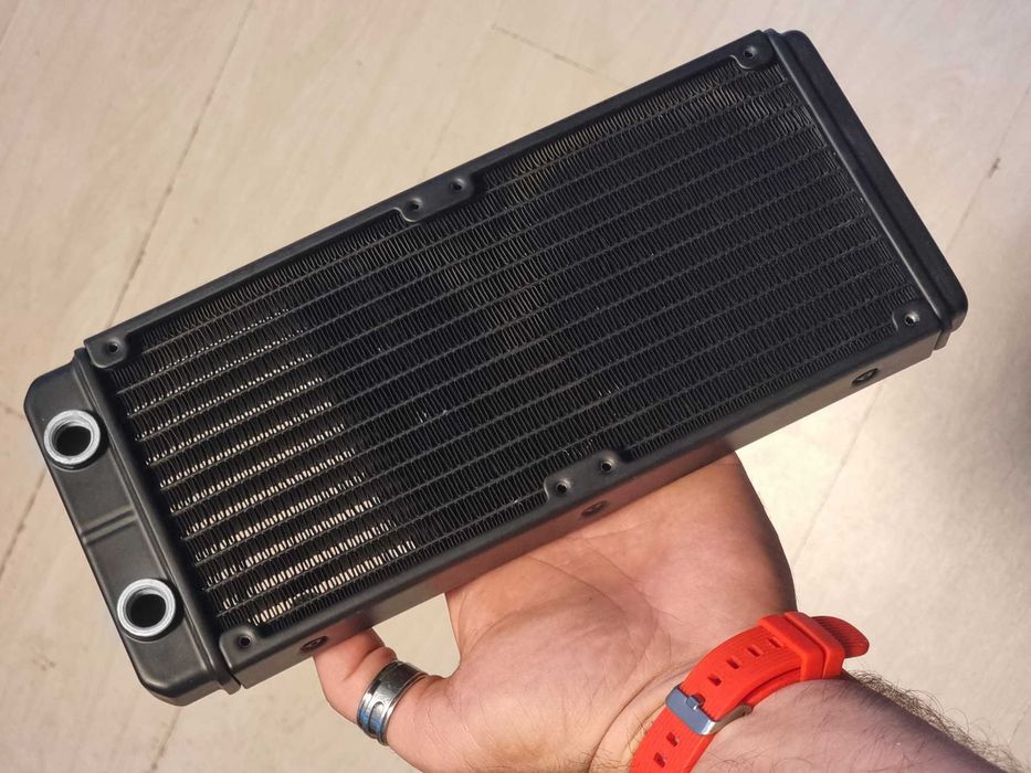 Radiator aluminiu EK Waterblocks Fluid Gaming 240mm