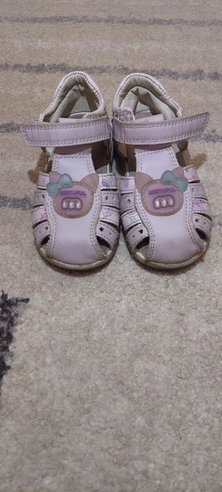 Босоножки для девочек. 24 размера