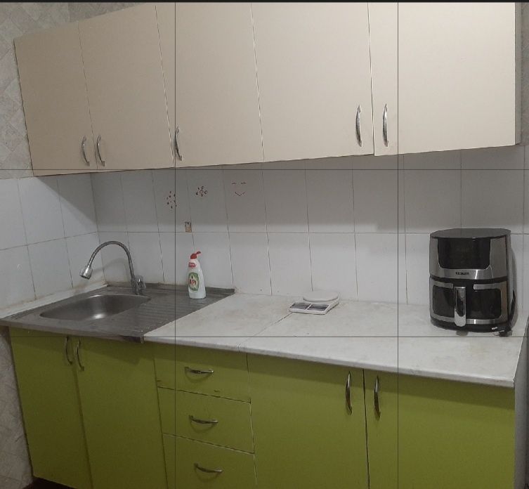 Кухонный гарнитур б/у 2метра