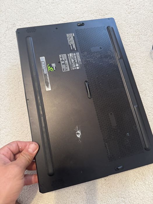 Lapto MSI gaming i7 generatie 8, bateria defecta