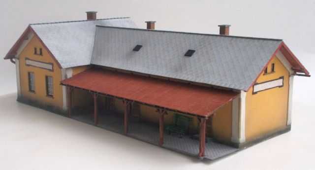 Macheta gara scara TT, trenulet electric, diorama