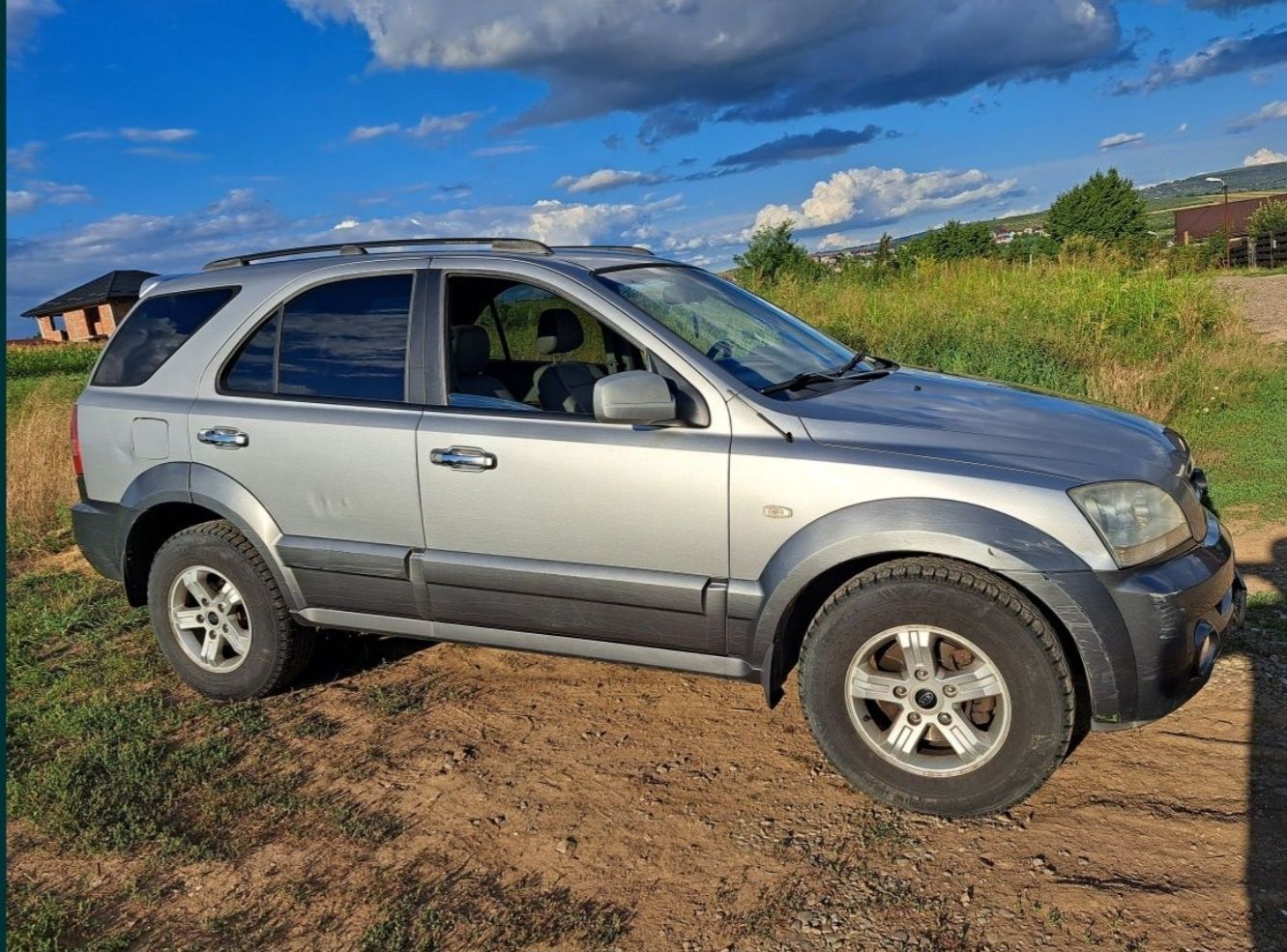 Vand - ! KIA SORENTO automata 

An 2004 
Motor 2495 cc
4x4 funcțio