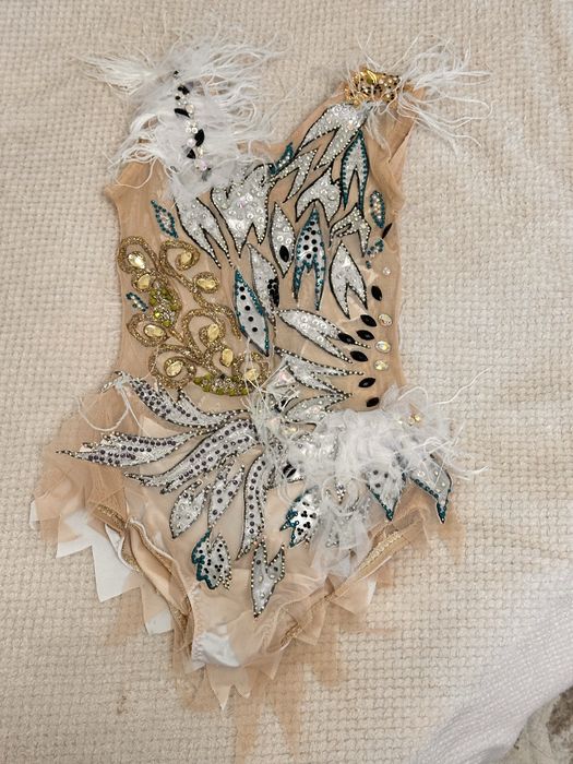 Продам художественной гимнастический купальник