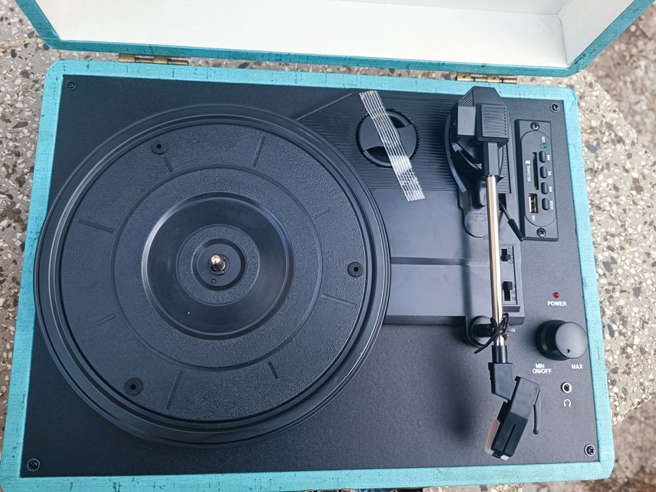 Куфар грамофон винтидж с USB , Bluetooth