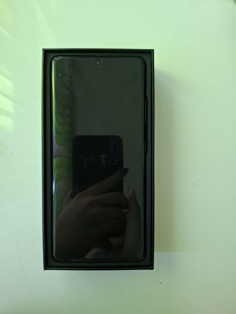 Продавам Samsung Galaxy S21 Ultra 5G