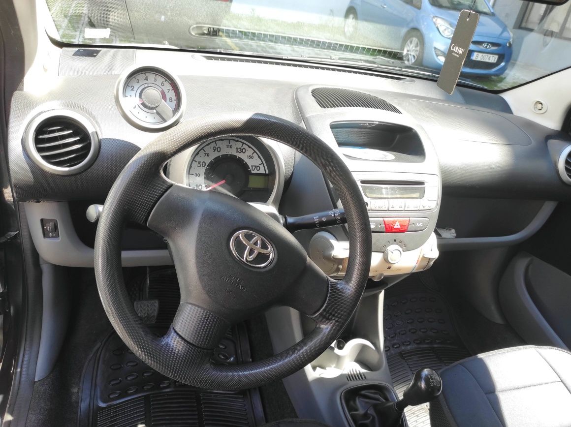 Продавам Toyota Aygo