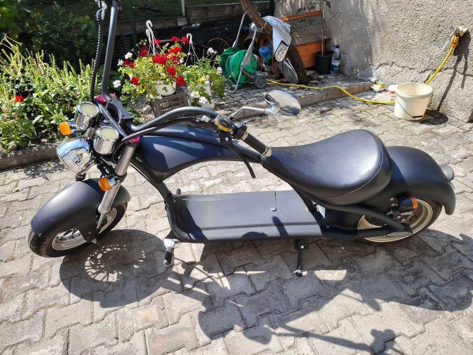 Chopper electric, Scuter electric. 2 baterii (12A si 20A) + 2 Casti.