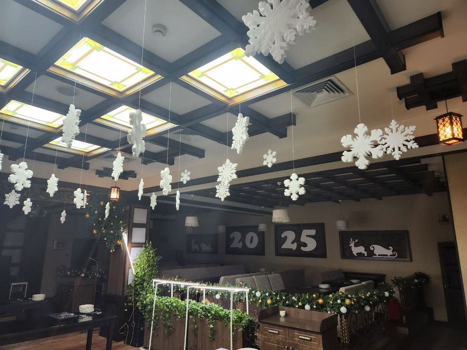 Снежинки  из пенопласта