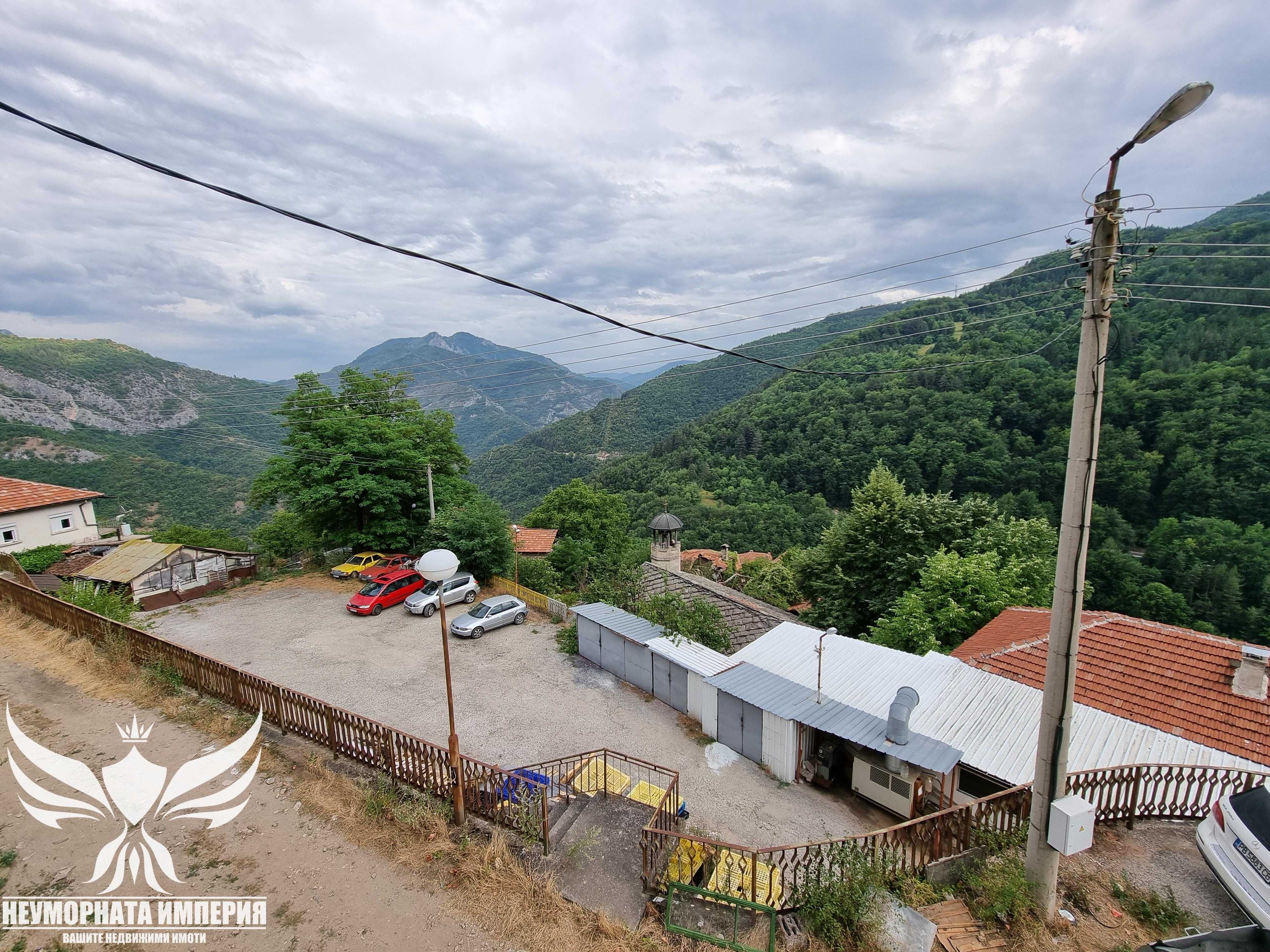 Двуетажна вила/къща 120РЗП с 460кв.м. двор село Югово общ.Лъки