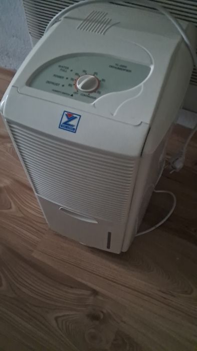 Влагоабсорбатор влагоуловител с компресор