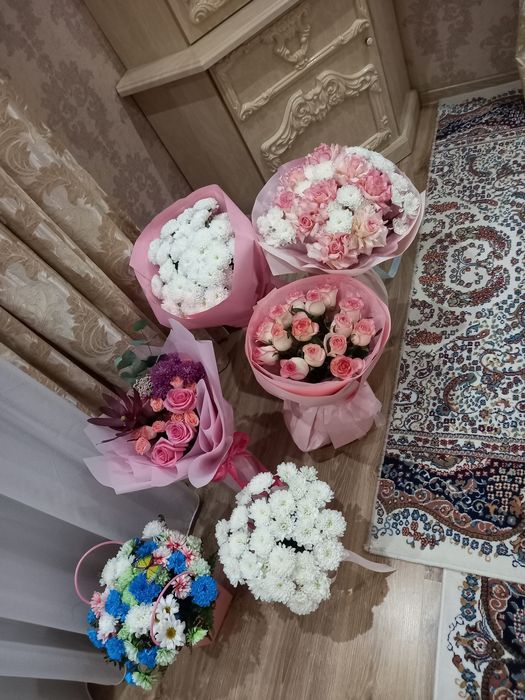 Живые цветы разные