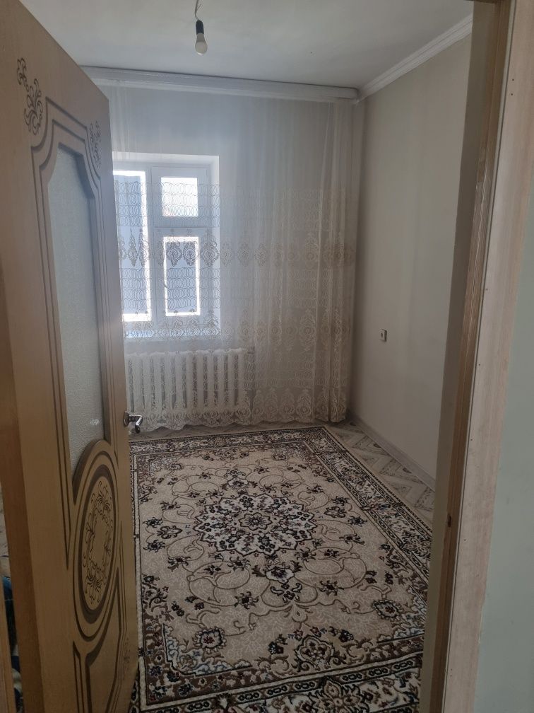 Арай мөлтек ауданы үш бөлмелі пәтер сатылады