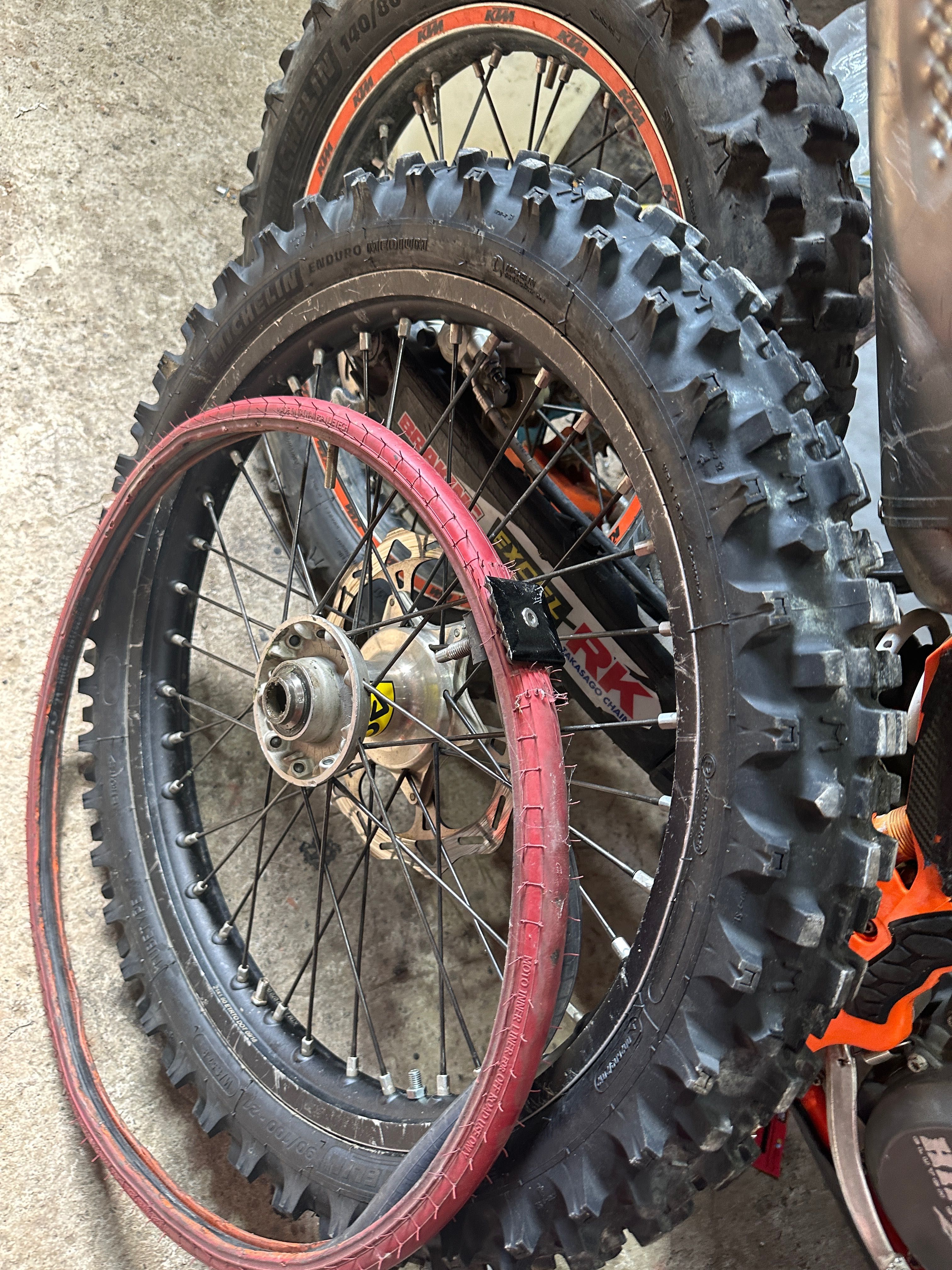Set jenti 18,21 ktm 300 six days 2023