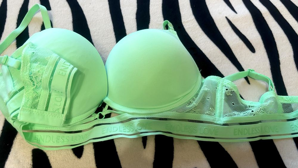 Нижнее белье комплект лифчик бюстгалтер стринги трусики