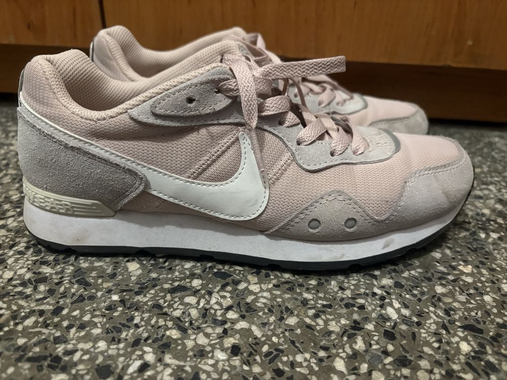 Дамски маратонки Nike